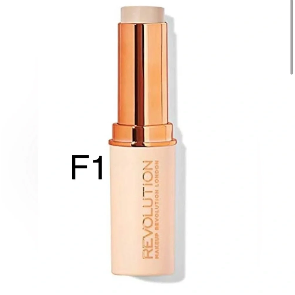 Makeup Revolution Fast Base Stick Foundation‎ F1